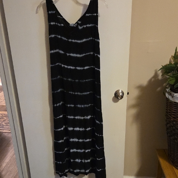 Exist Black and Gray Sleeveless V-Neck Sundress - Picture 1 of 1